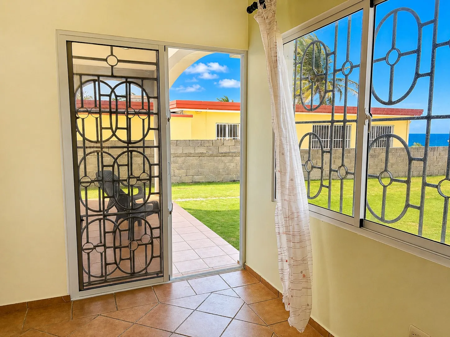 Propiedad Frente al Mar en Cabrera con Vista Libre y Alto Potencial miniatura 8