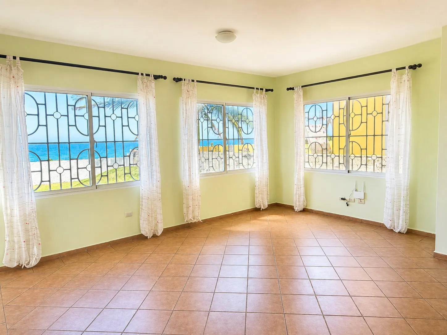 Propiedad Frente al Mar en Cabrera con Vista Libre y Alto Potencial miniatura 6