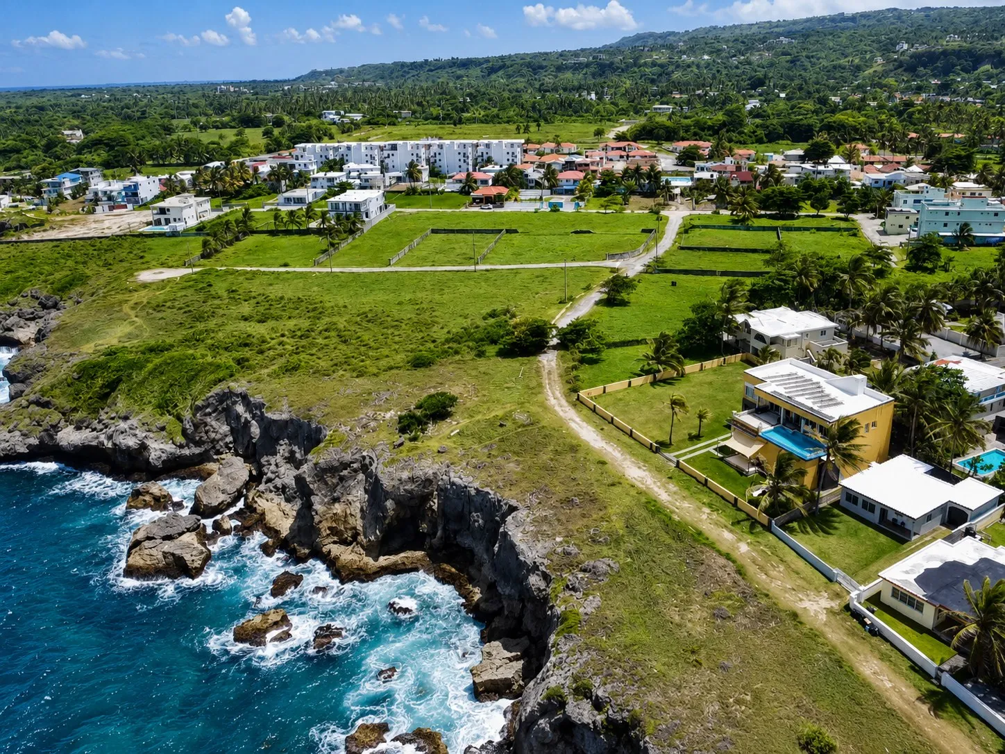 Propiedad Frente al Mar en Cabrera con Vista Libre y Alto Potencial miniatura 4