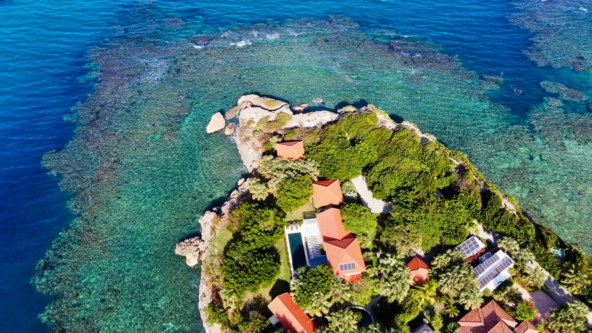 Villa exclusiva en península privada con amplias vistas al mar en Cabrera miniatura 2