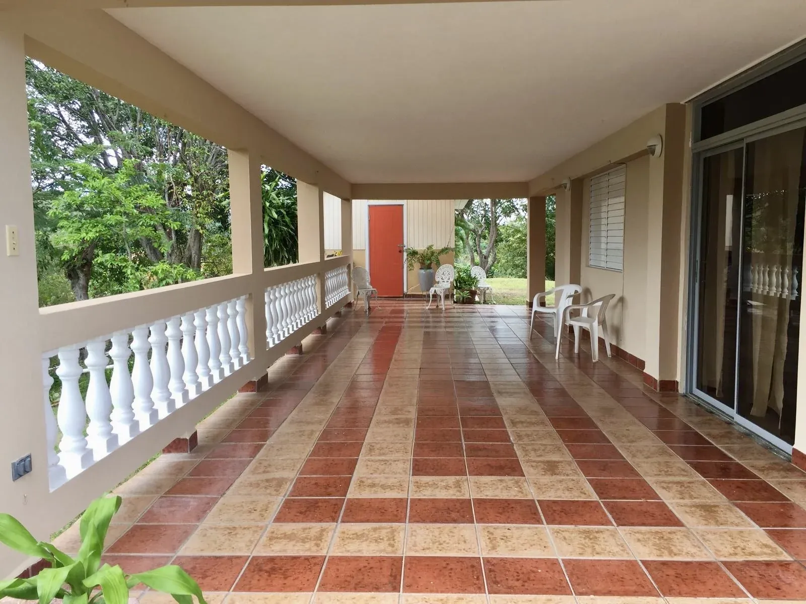 Casa en venta en Cabo Rojo, Puerto Rico, con vistas panorámicas, amplio terreno y excelente distribución miniatura 4